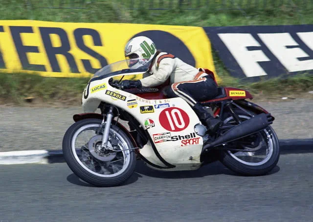 1974 5-1 : Slippery Sam, Mick Grant winning the 1974 Production TT